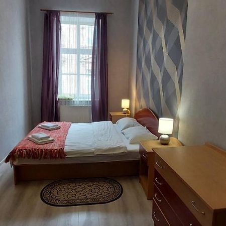 2 Bedroom Apartment On Tomashivskogo Street 7 Lviv Exterior photo